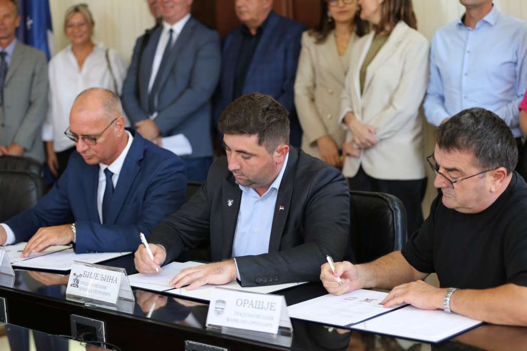 Gradonačelnici Bijeljine, Tuzle i Orašja potpisali sporazum o saradnji