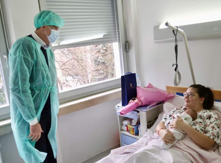 Gradonačelnik Avdić posjetio prvorođenu bebu u Sarajevu u 2026. godini