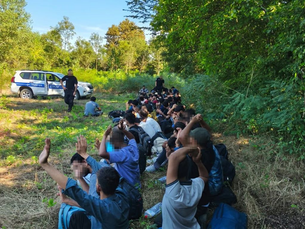 Veliki broj migranata pokušao preći granicu kod Gradiške