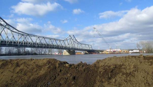 Granični policajac skočio s mosta, kolege ga spasile