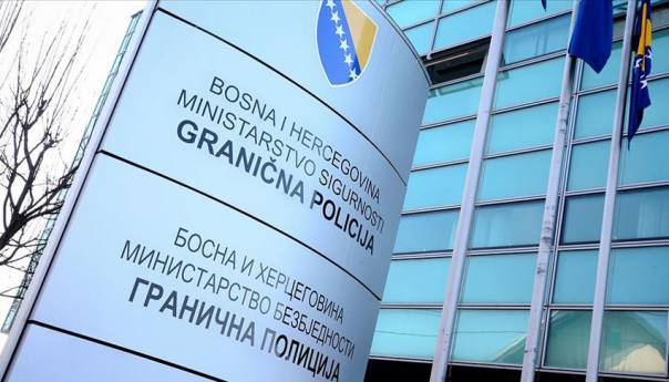 Granični službenik BiH dobio otkaz jer je uzeo 50 eura od Nijemca za prelazak granice