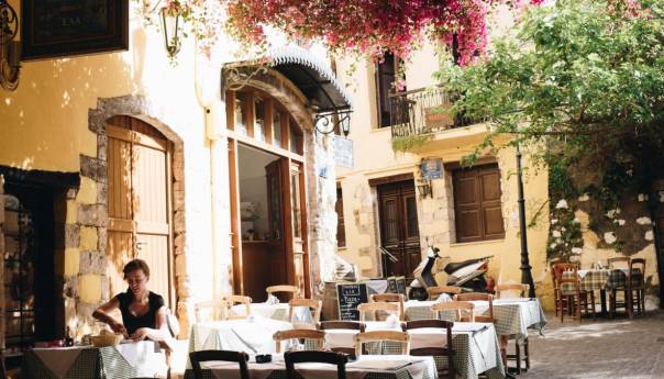 Grčka ponovo otvara restorane, barove i kafiće uoči početka turističke sezone