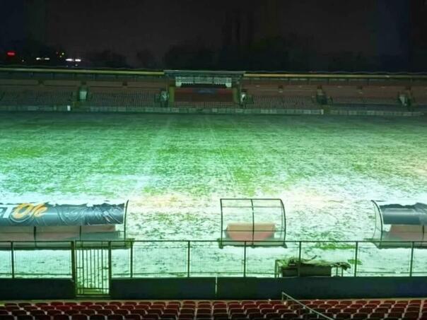 Grijači uklanjaju snijeg s travnjaka na Bilinom Polju