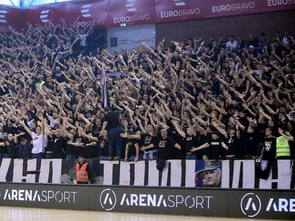 "Grobari" nekoliko minuta skandirali "Nek' umre ustaša"