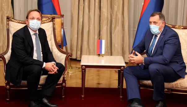 Grošelj kritikuje Varhelyia: Ima načina za sankcije Dodiku
