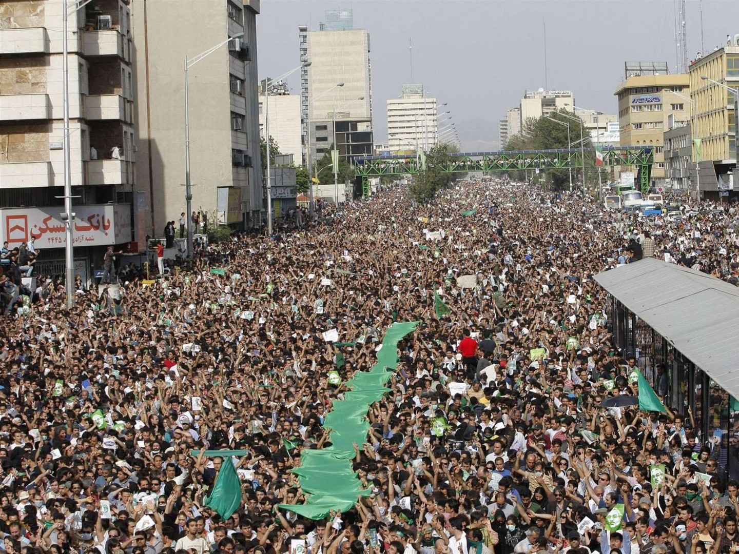 Grupe za ljudska prava tvrde da je poginulo najmanje 16 osoba u Iranu