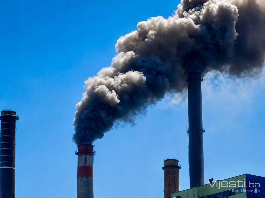 Gust i crn dim iz Termoelektrane Tuzla: Šta se dešava?
