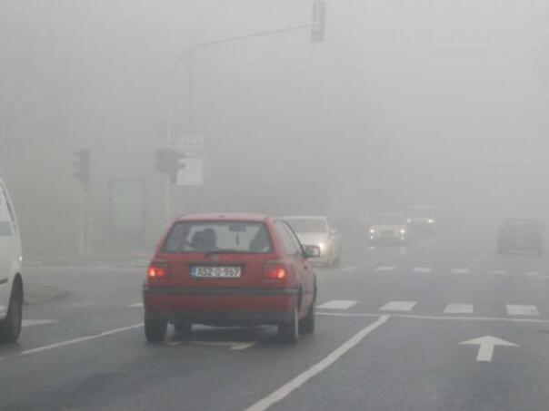 Gusta magla smanjuje vidljivost na putevima centralne i istočne Bosne