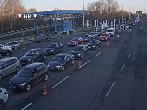 Gužva na više graničnih prelaza BiH sa Hrvatskom