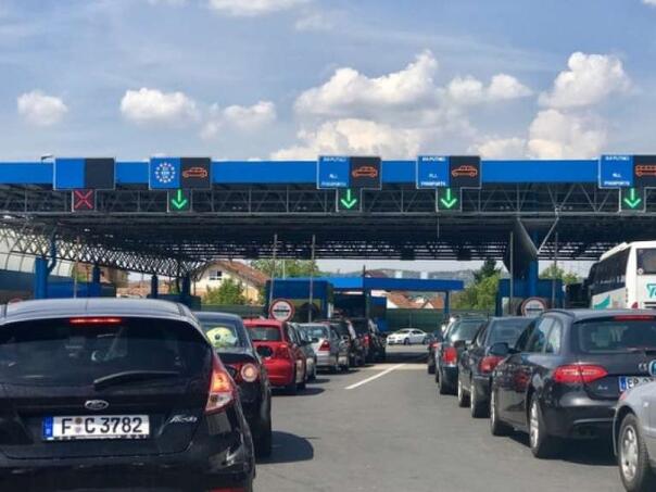 Gužve i zastoji na cestama BiH, duge kolone na GP Izačić i Velika Klauša