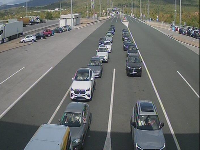 Gužve na granicama: Na Bijači duga kolona na izlazu iz zemlje