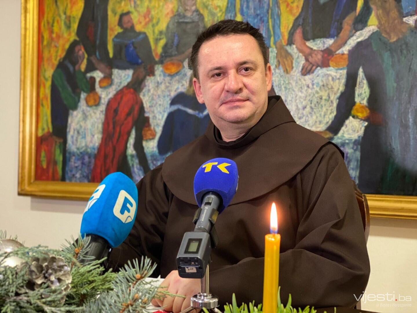 Gvardijan tuzlanski čestitao Božić: Čovjeku i svijetu potreban je mir