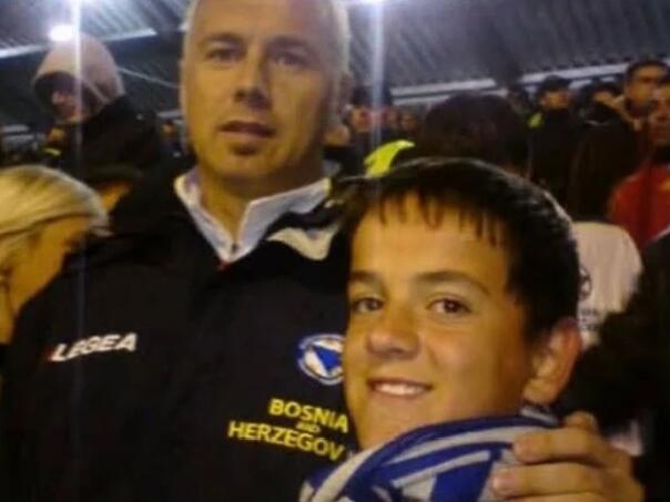 Hadžiahmetović se 2009. slikao s Barbarezom: "Budući selektor sa svojim igračem"