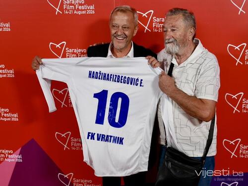 Hadžihafizbegoviću prije "Srca Sarajeva" uručen dres Vratnika