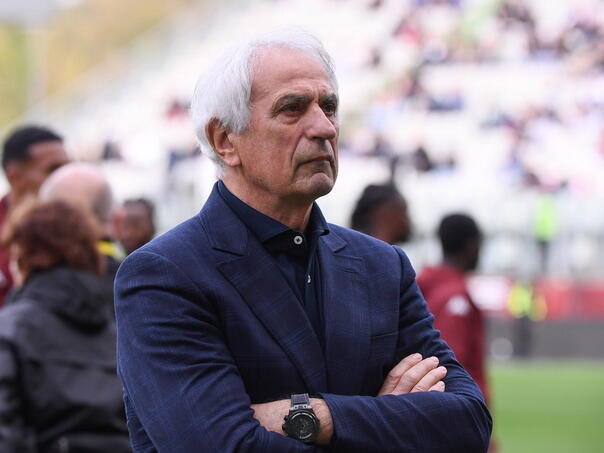 Halilhodžić dobio crveni karton, pa odbijao izaći sa terena