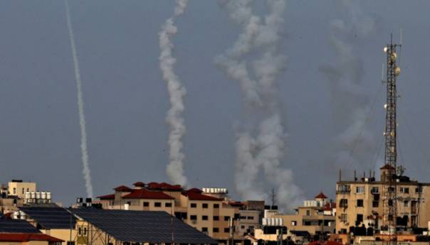 Hamas raketirao Izrael: Sirene, eksplozija i stampedo