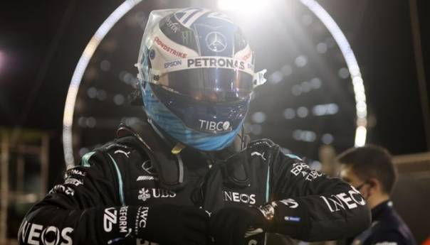Hamilton slavio u Bahreinu, debi sina Michaela Schumachera