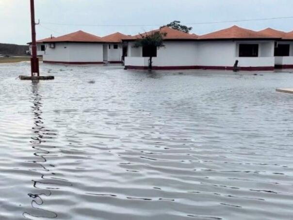 Haos i u Crnoj Gori zbog snijega i poplava, građani u problemima