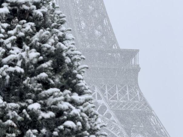U Parizu otkazano skoro polovina svih letova