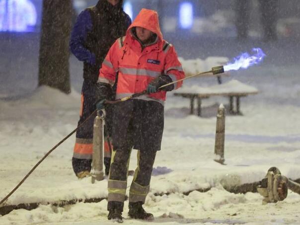 Haos i u Zagrebu zbog snijega: Zatvoren autoput, zaledile tramvajske šine