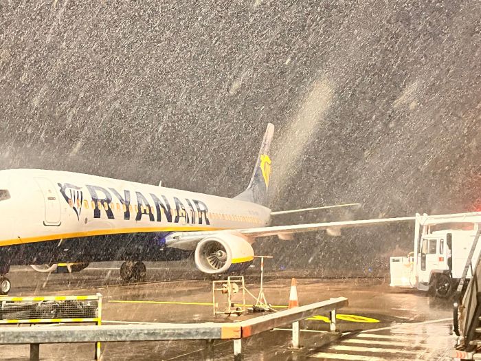 Haos na aerodromima širom Evrope, putnici spavali na hodnicima