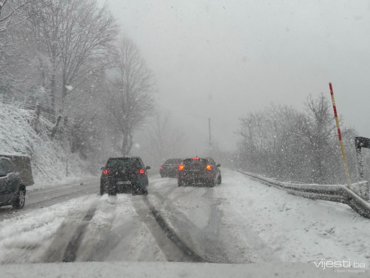 Haos na Bradini zbog snijega, vozači oprez