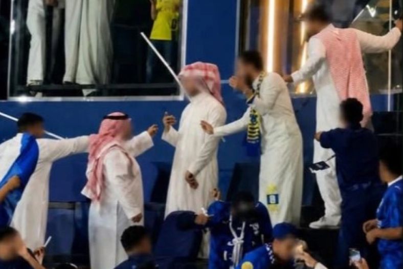 Haos na saudijskom derbiju: Navijači se tukli palicama