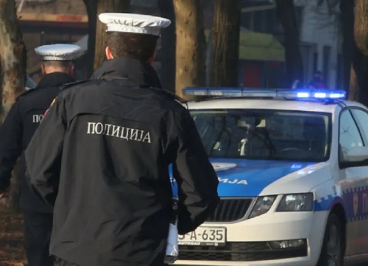 Haos u kafani u Laktašima: Polupao inventar i policijski auto