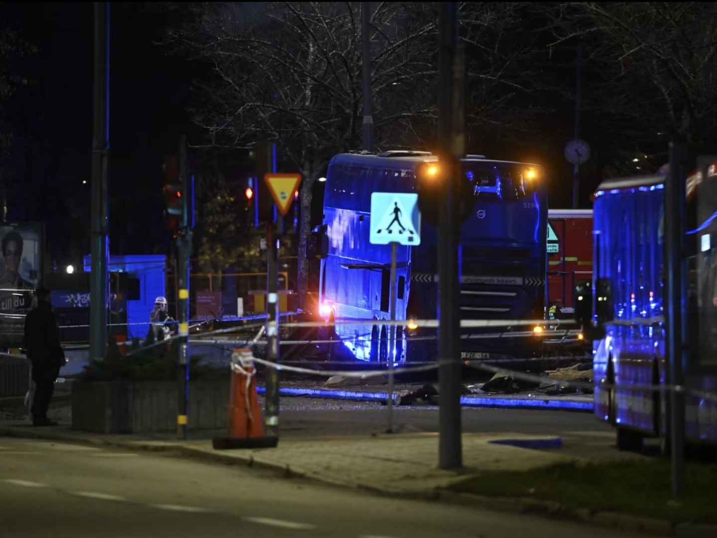 Haos u Štokholmu: Autobus se zabio u stajalište, više osoba poginulo