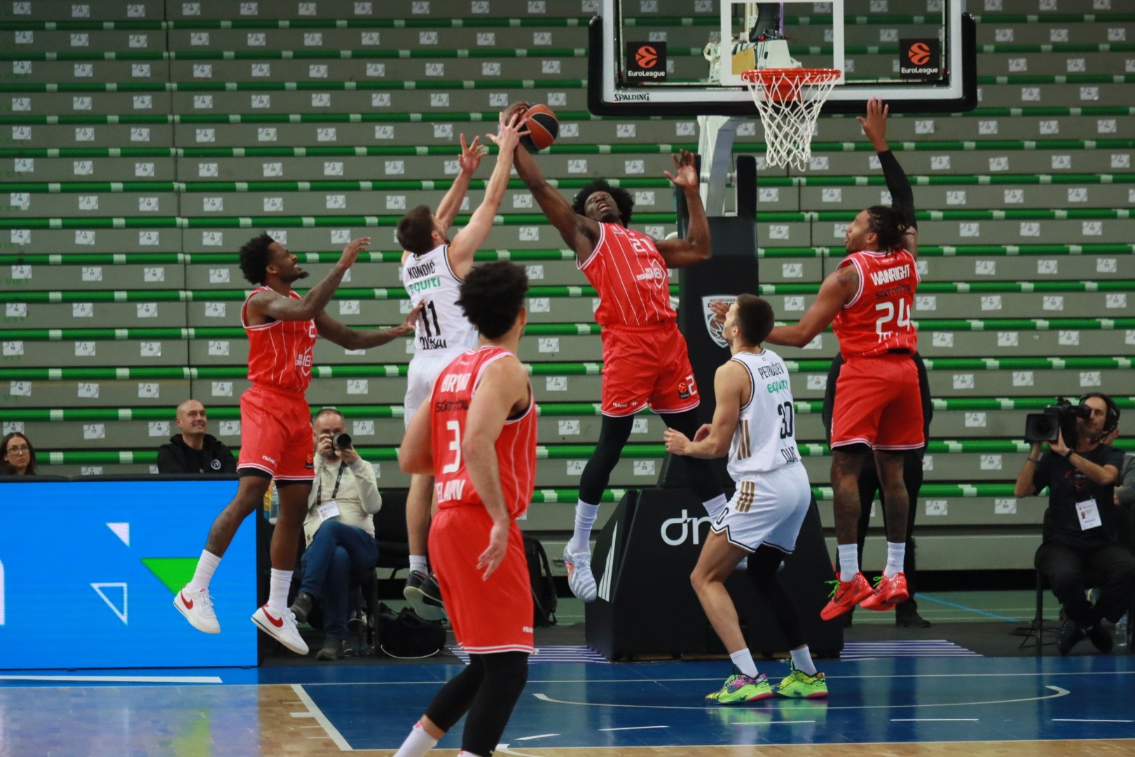 Hapoel savladao Dubai u potpuno praznoj Zetri