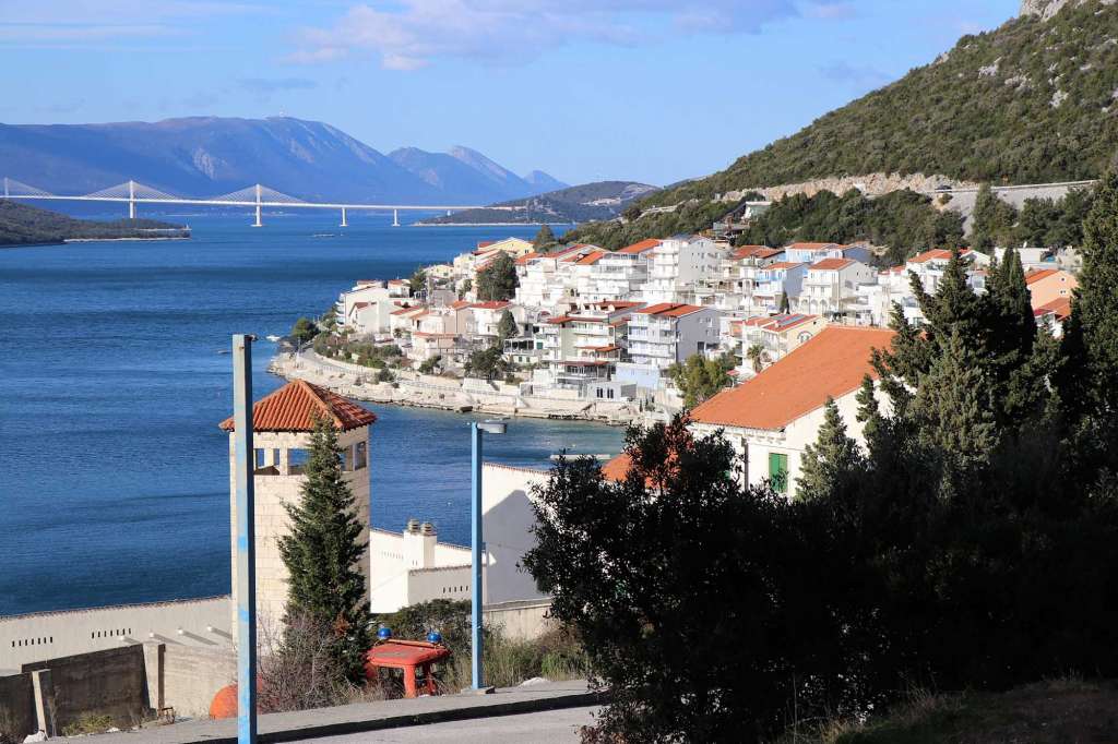 Hapšenje u Neumu, pronađeno 50 stabiljka Cannabisa