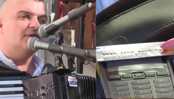 Harmonikaš postavio čitač kreditnih kartica na svoju harmoniku