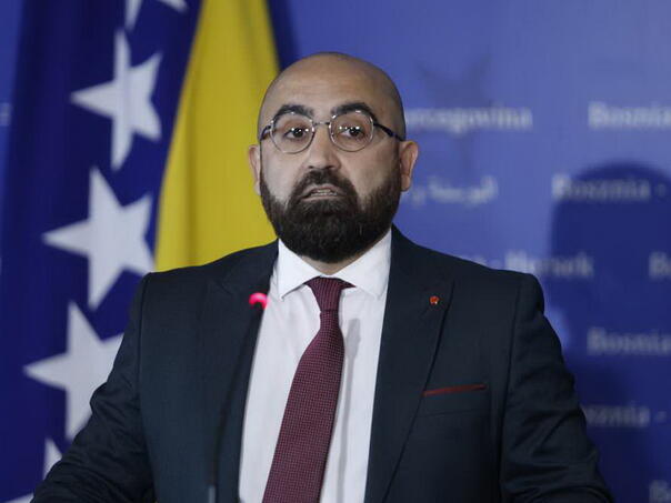 Hasanović potpisao prenos novca CIK-u za nove tehnologije