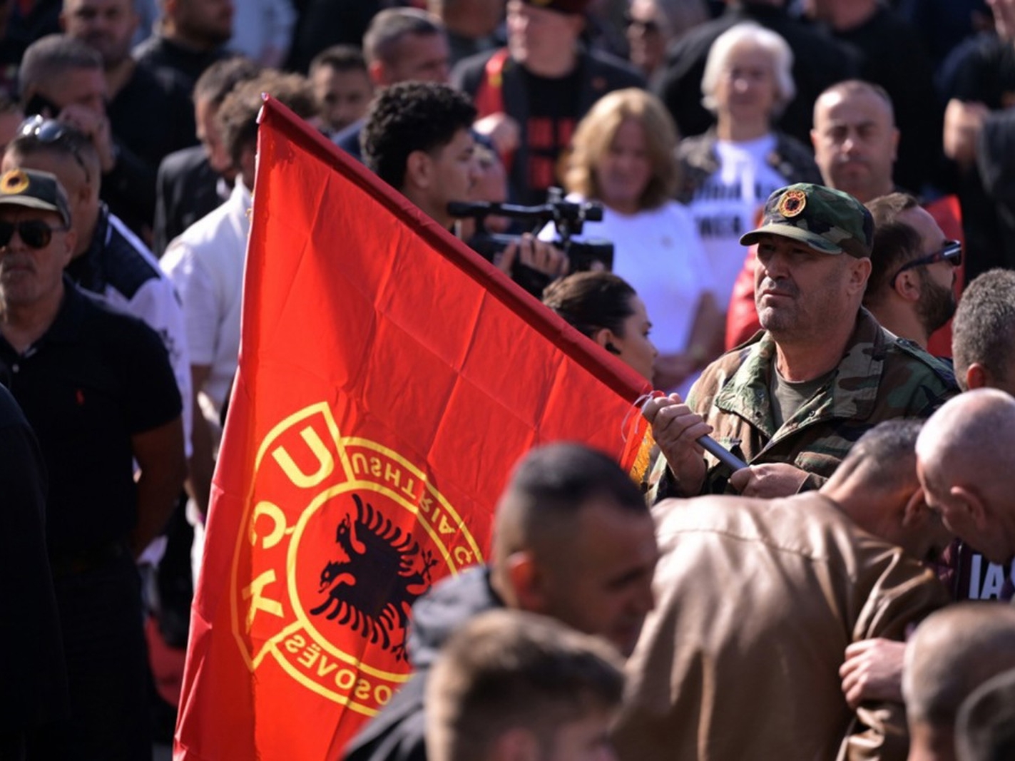 Haška presuda izazvala bijes na Kosovu: Hiljade ljudi skandirale Tačijevo ime