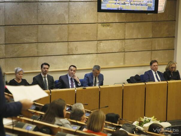 HDZ na sjednici 'prijeti zatvorima': Tako je kad se radi mimo legitimnih