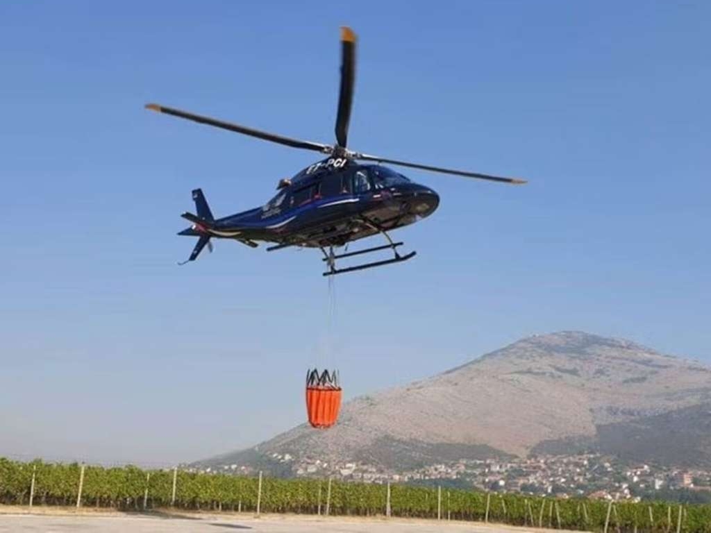 Helikopter OS BiH krenuo u borbu s vatrom na Grmeču