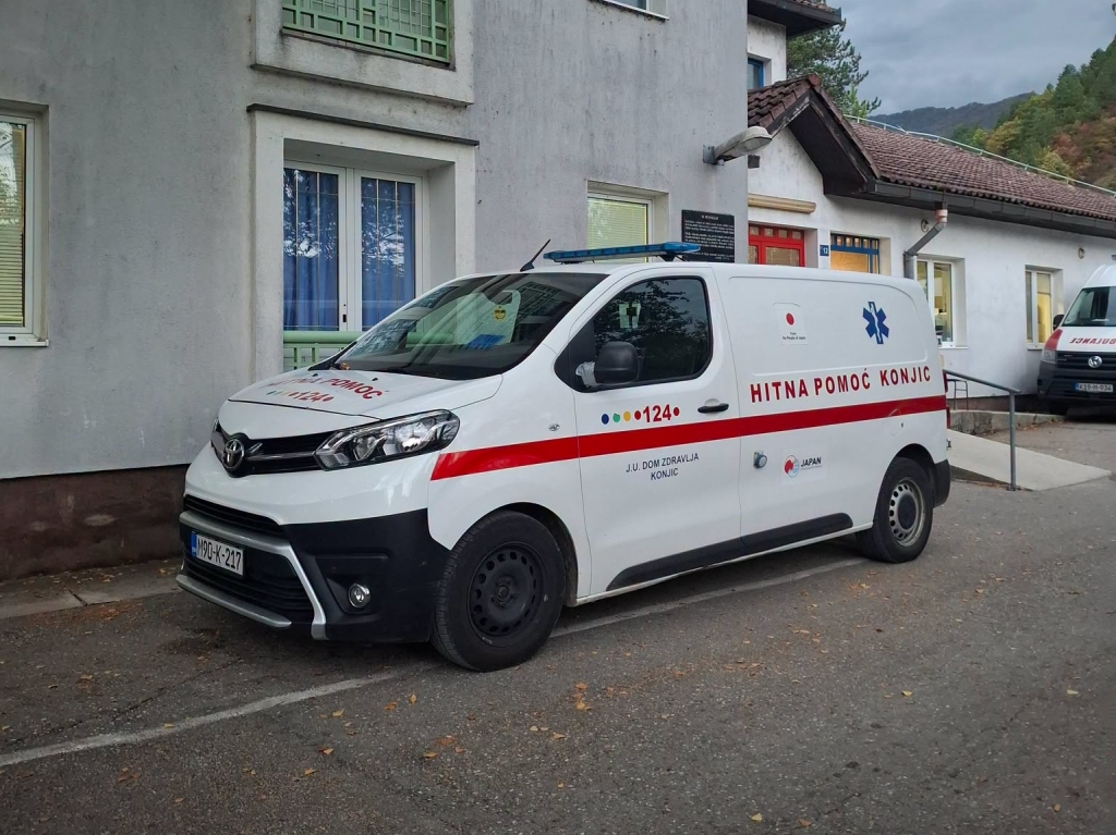 Herojska akcija u centru Konjica: Mladi policajci i medicinski tim spasili ljudski život