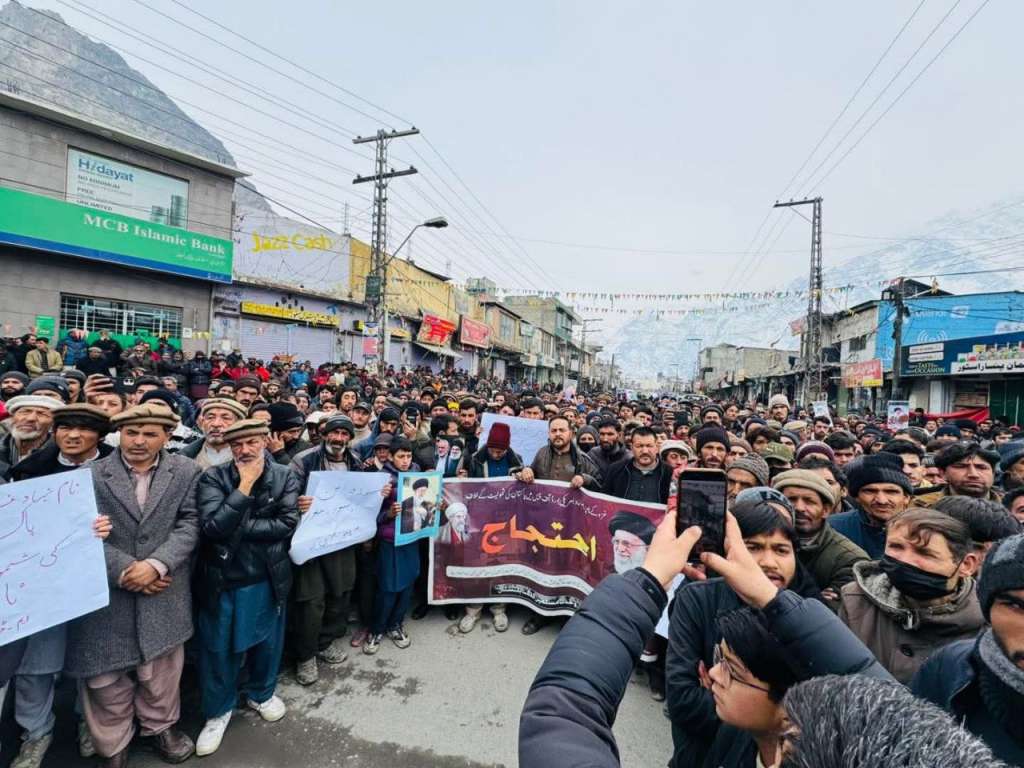 Hiljade ljudi bježe sa sjeverozapada Pakistana nakon upozorenja o mogućoj vojnoj akciji