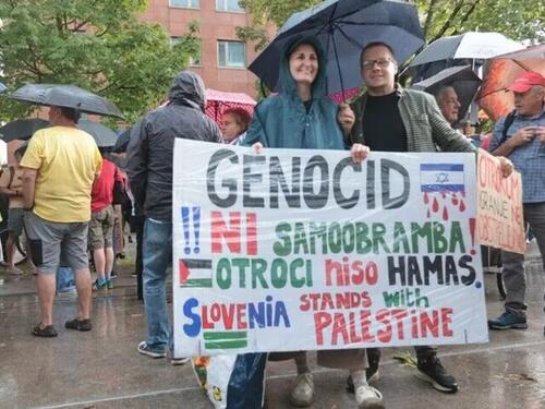 Hiljade ljudi na nogama u Ljubljani: Slovenci ne žele "genocidnu ambasadu"