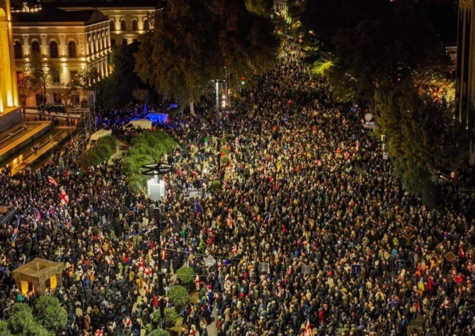 Hiljade ljudi na protestu u Tbilisiju zbog 'ukradenih izbora' u Gruziji