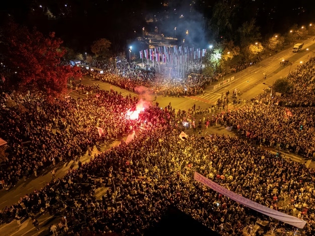 Hiljade ljudi na ulicama Novog Sada: Najveći skup u historiji Srbije