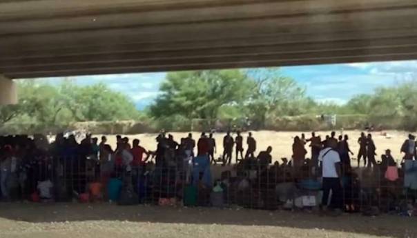 Hiljade migranata ispod mosta u Teksasu, novi je to izazov za Bidena