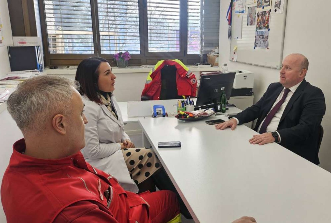 Hitna pomoć KS - Novo vozilo za hemodijalizu u službi pacijenata