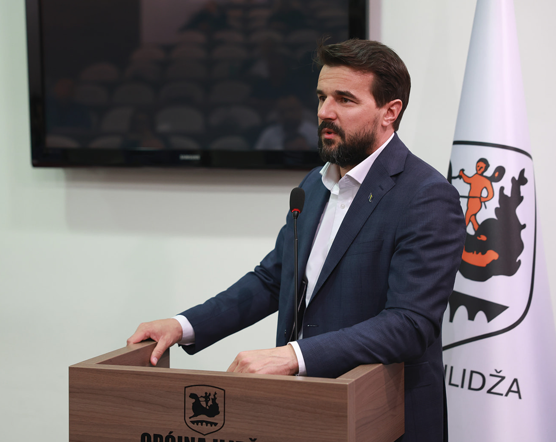 Hitno pronaći novu lokaciju za smještaj migranata iz kampa Blažuj