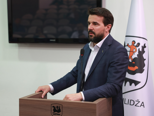 Hitno pronaći novu lokaciju za smještaj migranata iz kampa Blažuj