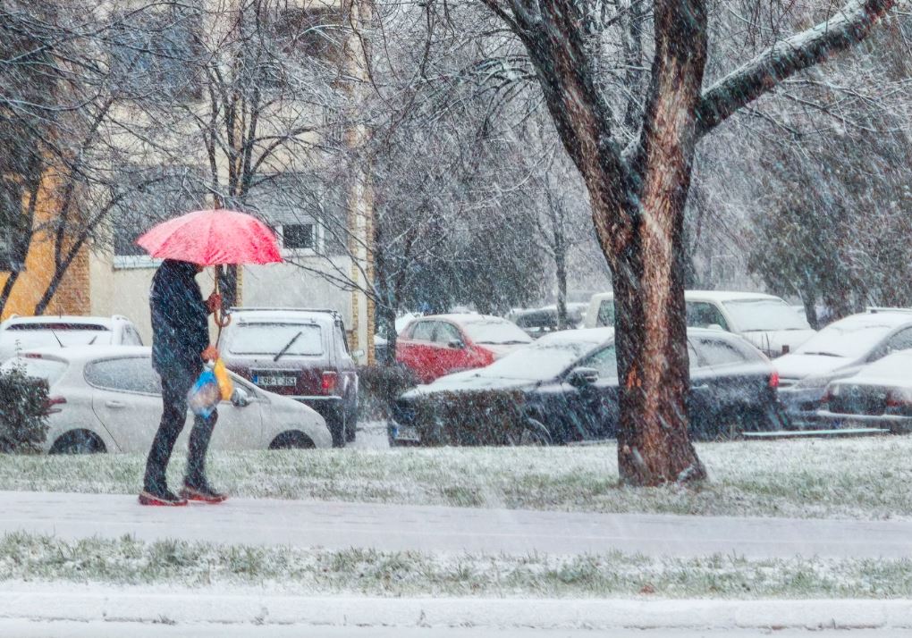 Hladno i oblačno, kiša i snijeg u većem dijelu zemlje