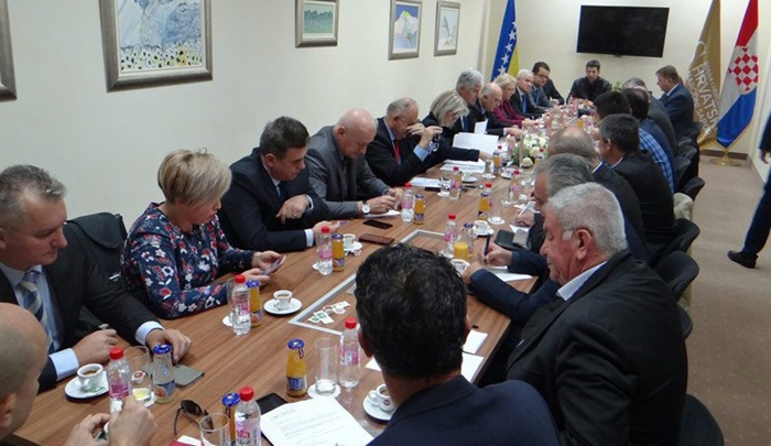 HNS: Pritisci na pravosudni sustav su nedopustivi