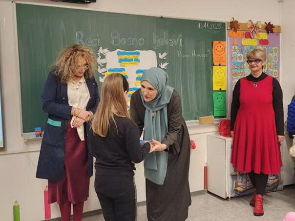 Hota-Muminović u posjeti školama: Podrška razvoju svakog učenika i učenice