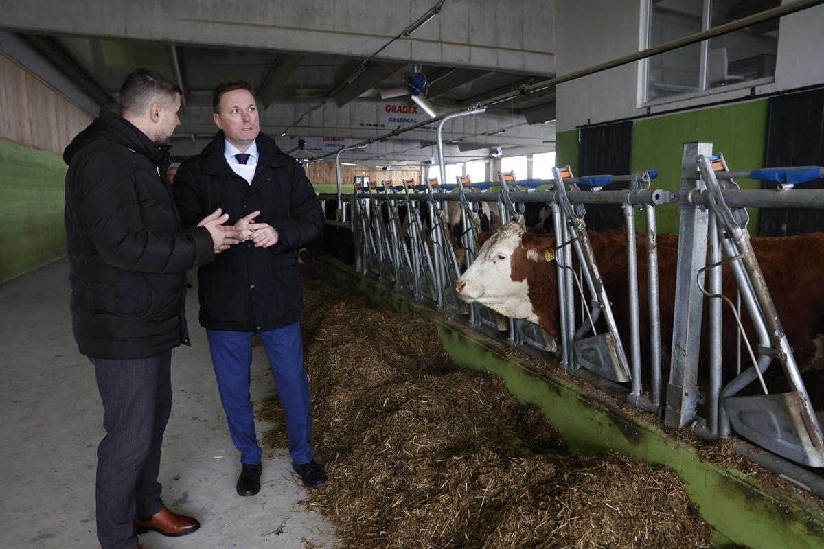 Hrnjić na otvorenju 'DS & Farmer' farme u Bužimu: Dokaz da naše mjere daju rezultate