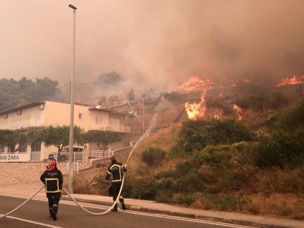 Hrvatska policija potvrdila: Požari su podmetnuti, naći ćemo piromana!